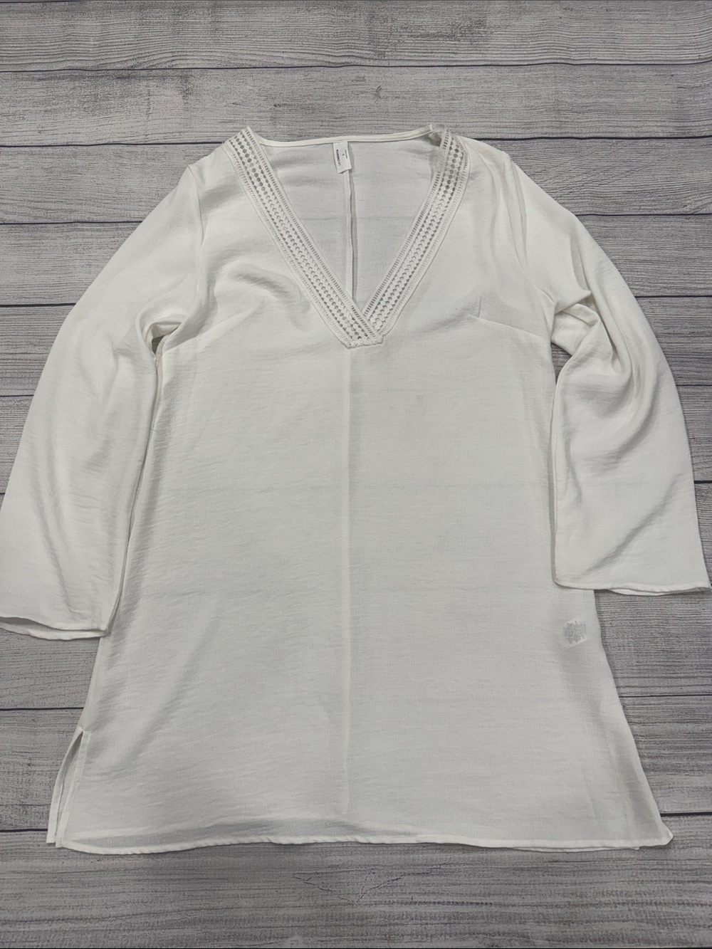 Liz Claiborne White Tunic Blouse Size 6 V-Neck Crochet Trim